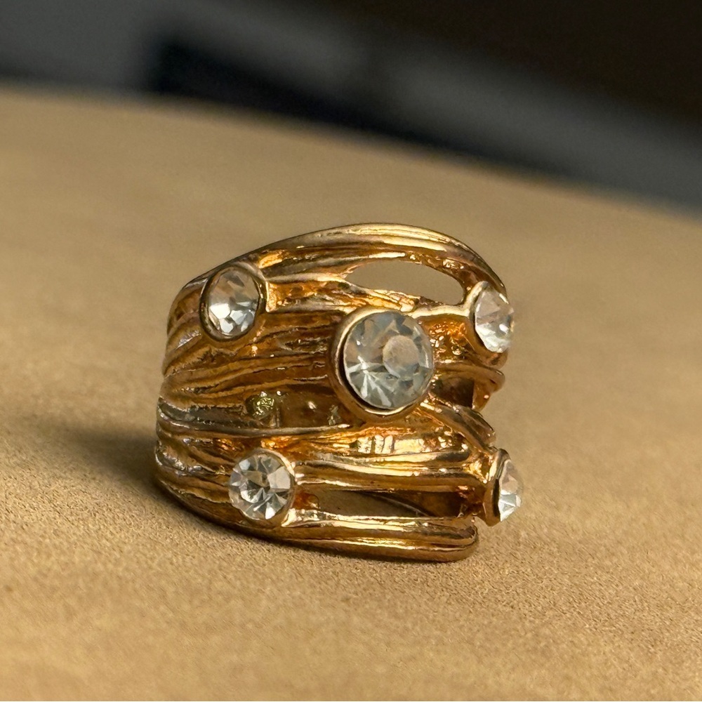 Elegant Gold Ring with Crystal Accents - Picture 2 of 3